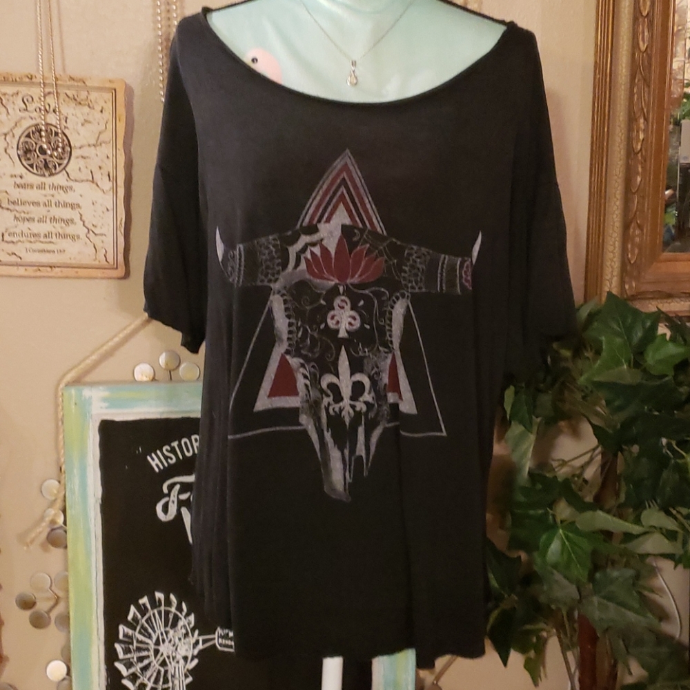 Neoclassics Graphic Tee Size Large